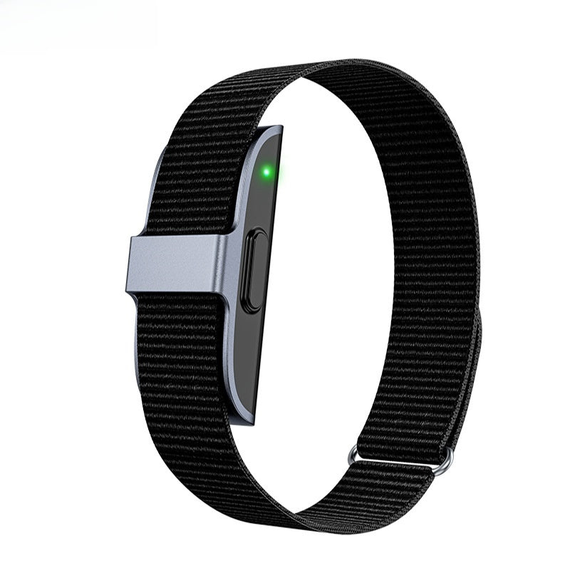 Smart Bracelet with Heart Rate and Temperature Monitoring